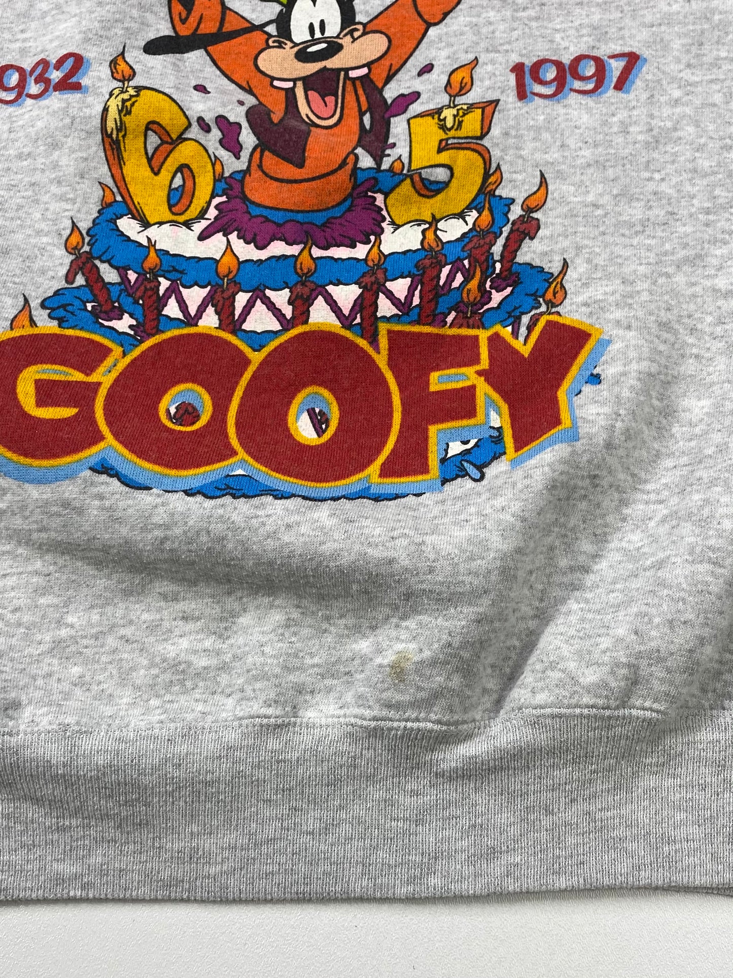 90’s DISNEY HAPPY BIRTHDAY GOOFY Made in USA Size XL Vintage Sweat-shirt  / 6118