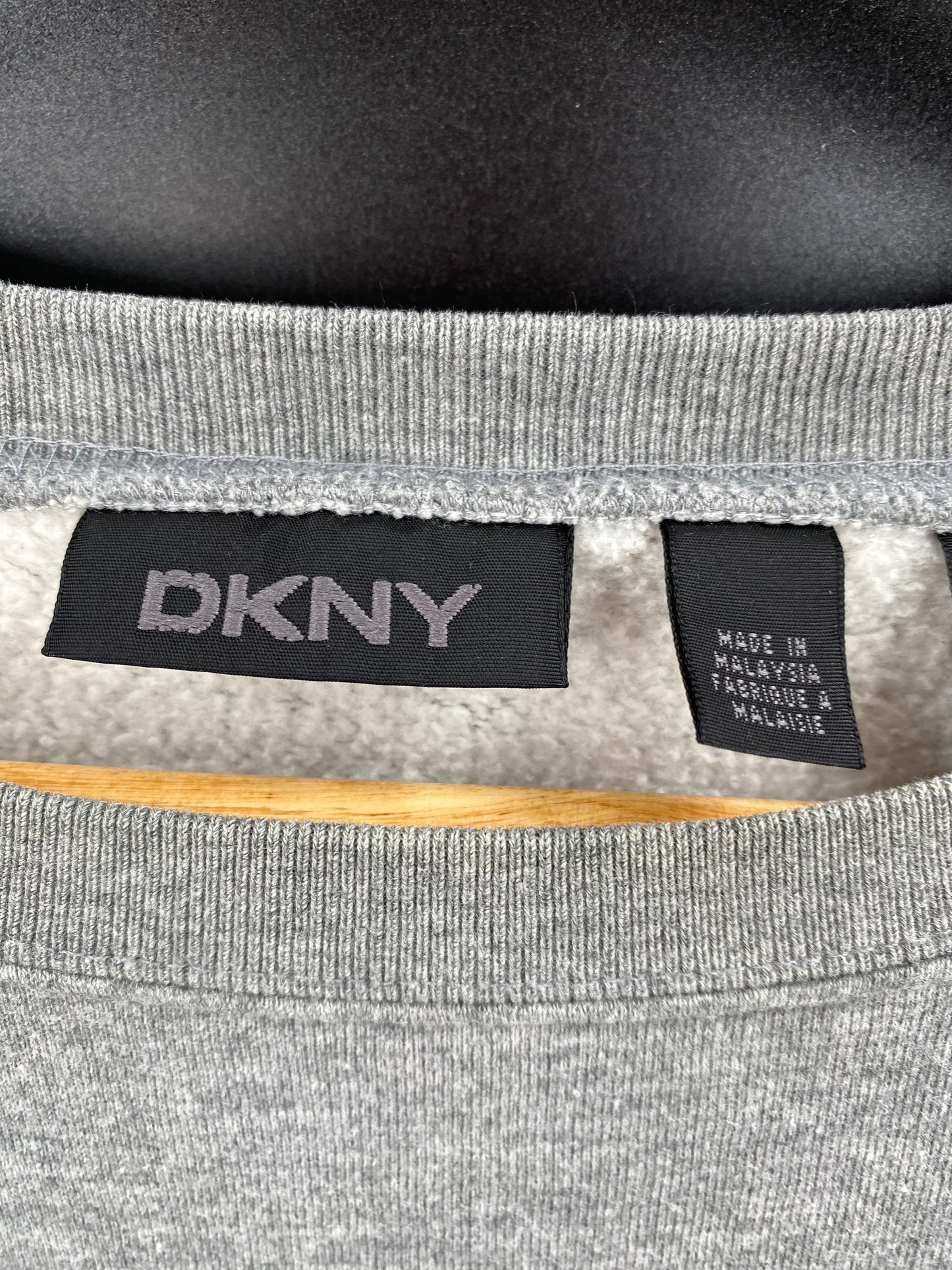 00’ DKNY Size XL Vintage Sweat-shirt / A8593