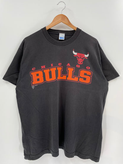 Vintage CHICAGO BULLS Made in USA Size L NBA T-shirt /  9535