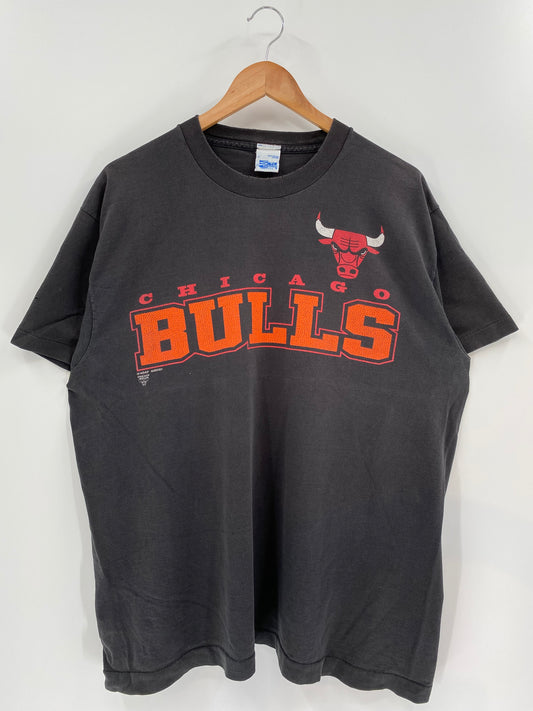 Vintage CHICAGO BULLS Made in USA Size L NBA T-shirt /  9535