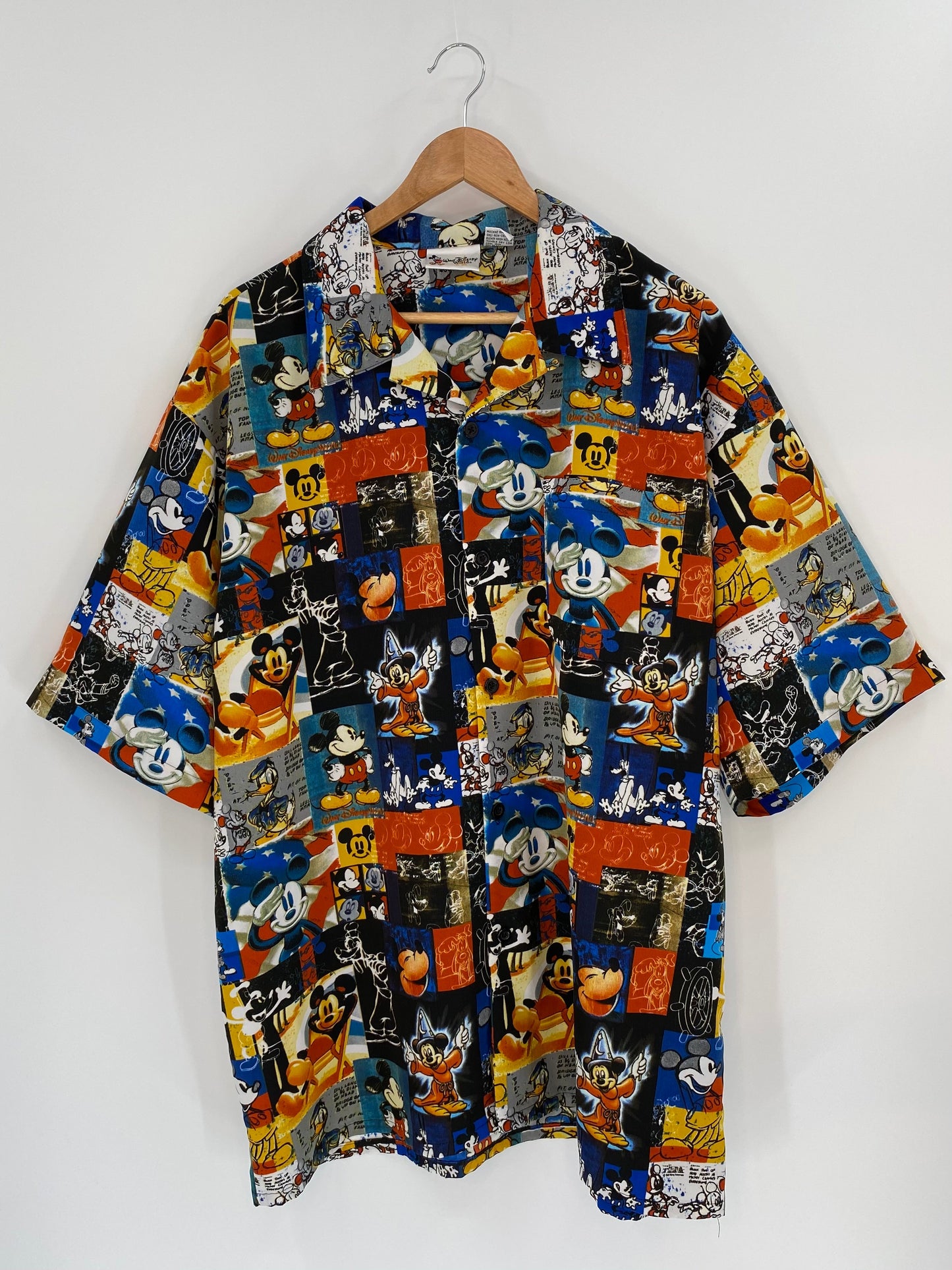 00' DISNEY ALL OVER PRINT Size 2XL Vintage Button Down Shirt / A4217