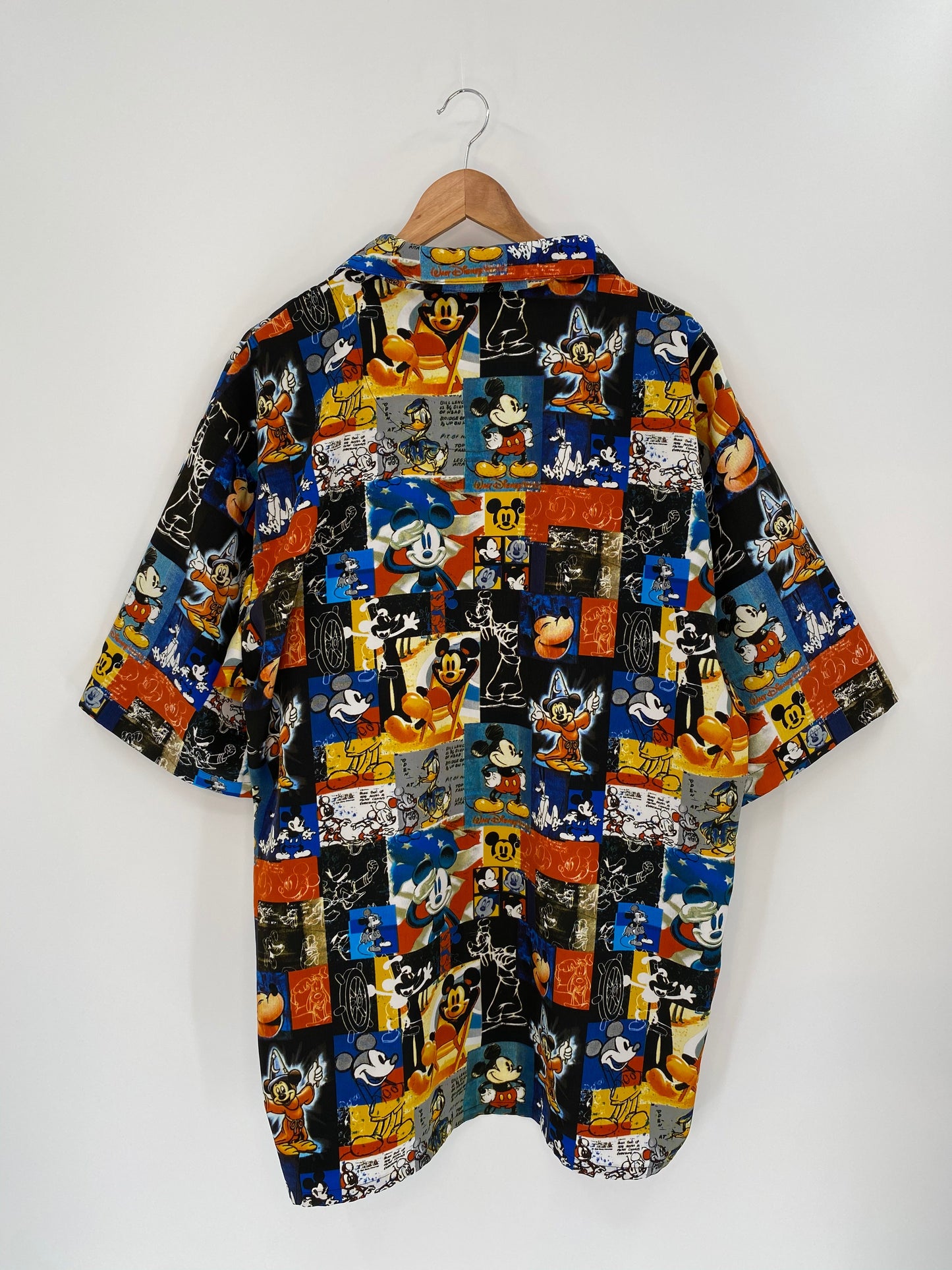 00' DISNEY ALL OVER PRINT Size 2XL Vintage Button Down Shirt / A4217