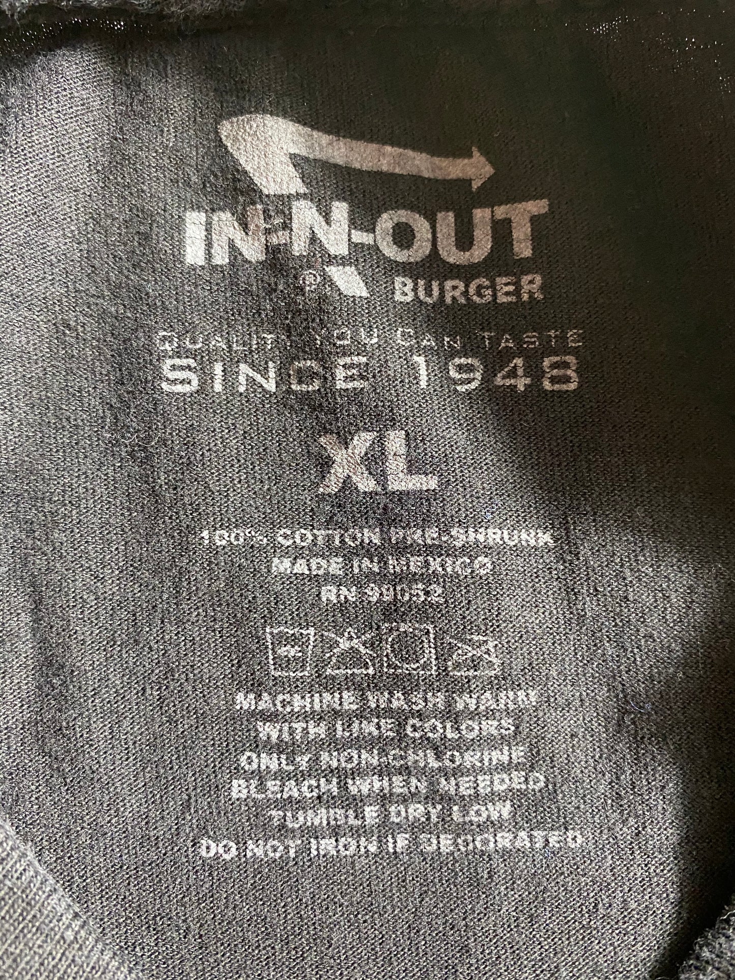 Vintage IN N OUT Size XL T-Shirt / 7605