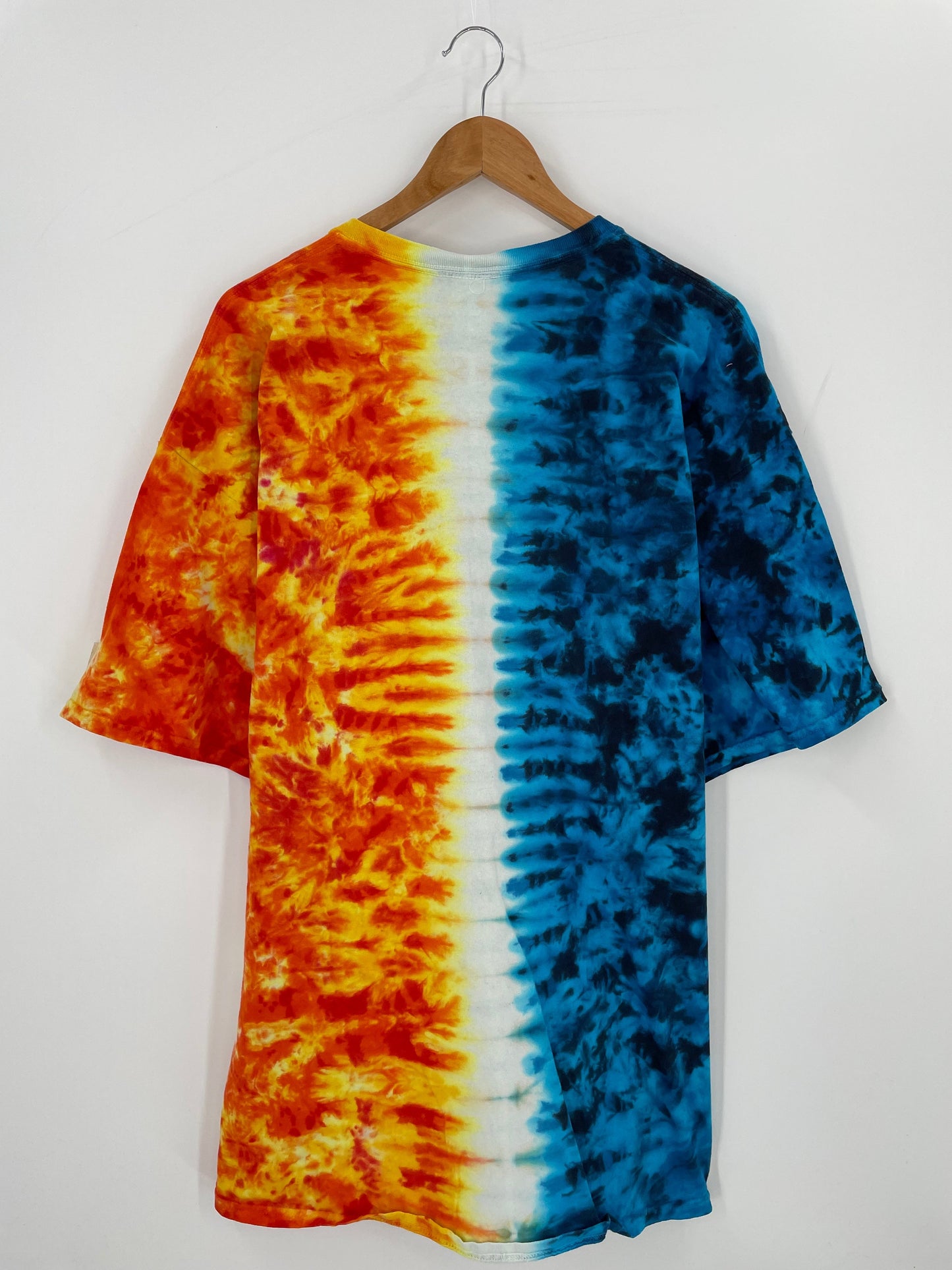 2013 DISNEY Size XXL Tie-dye Vintage T-Shirt / E376