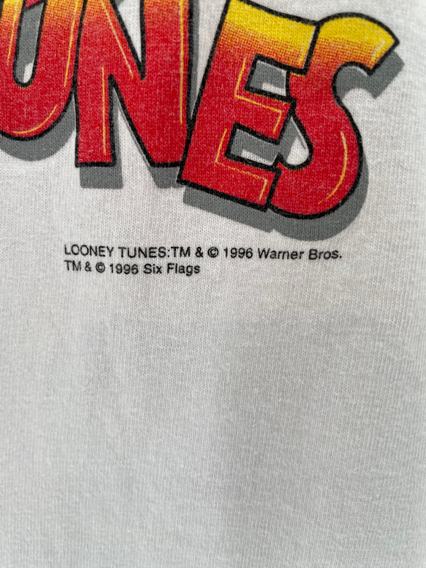 1996 LOONEY TUNES SIX FLAGS Made in USA Size XL Vintage T- Shirts / K354