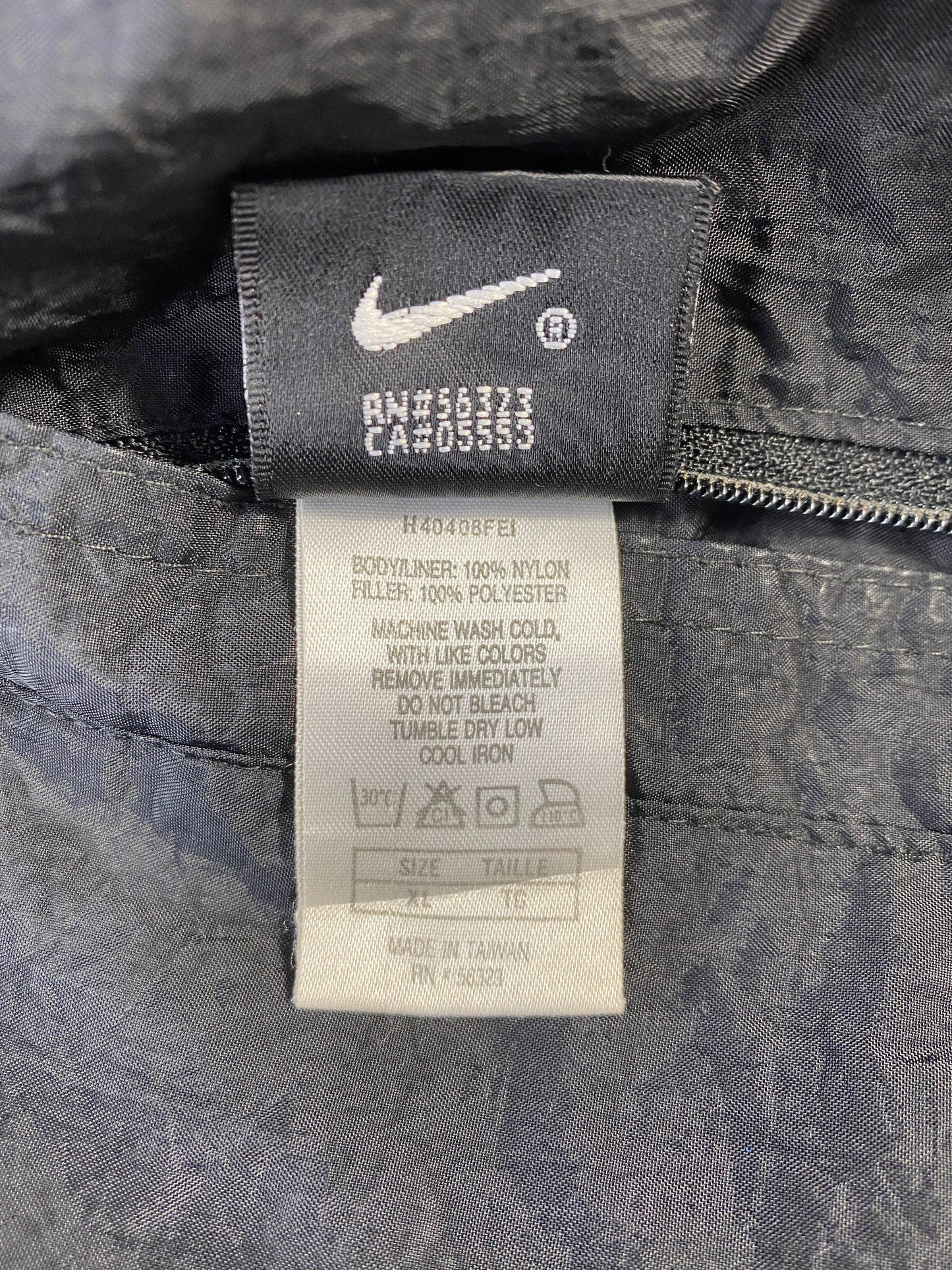 90's NIKE Size XL Vintage Reversible Padded Nylon Jacket / E576