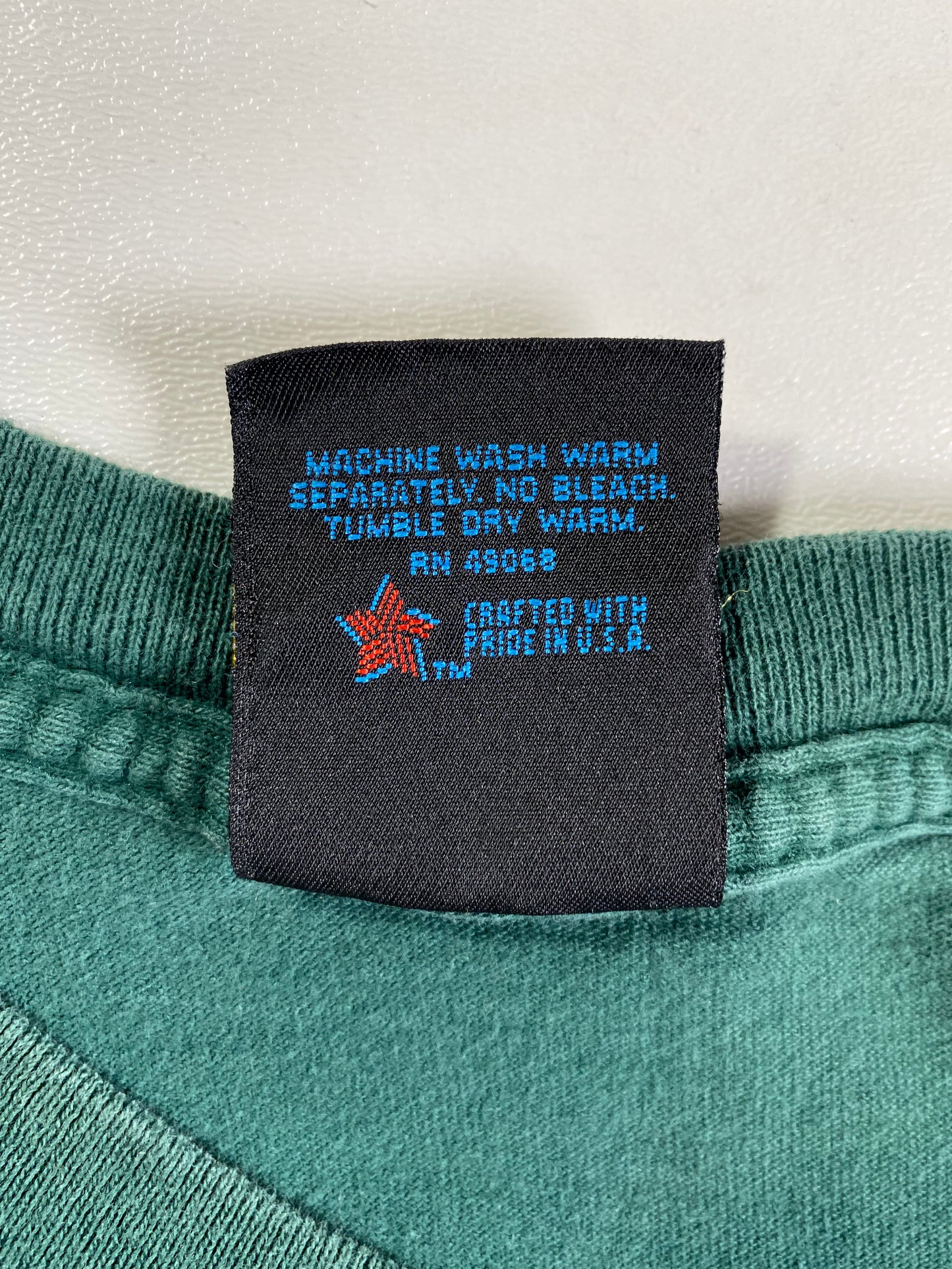 90's HOOTERS ATHLETICS Made in USA Size XL Vintage T-Shirt / A1372