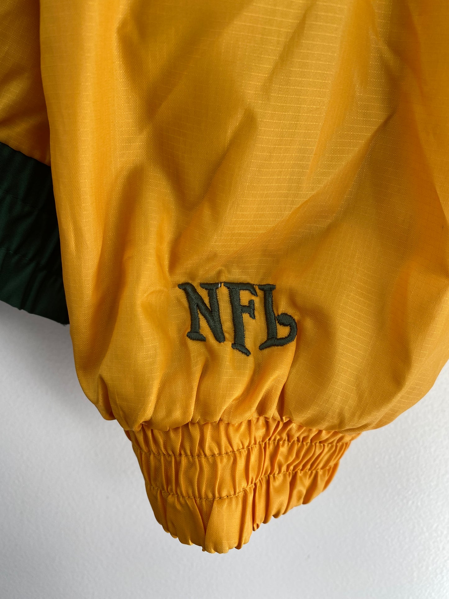 Vintage PACKERS Size XL NFL Nylon Padded Jacket / E1744N