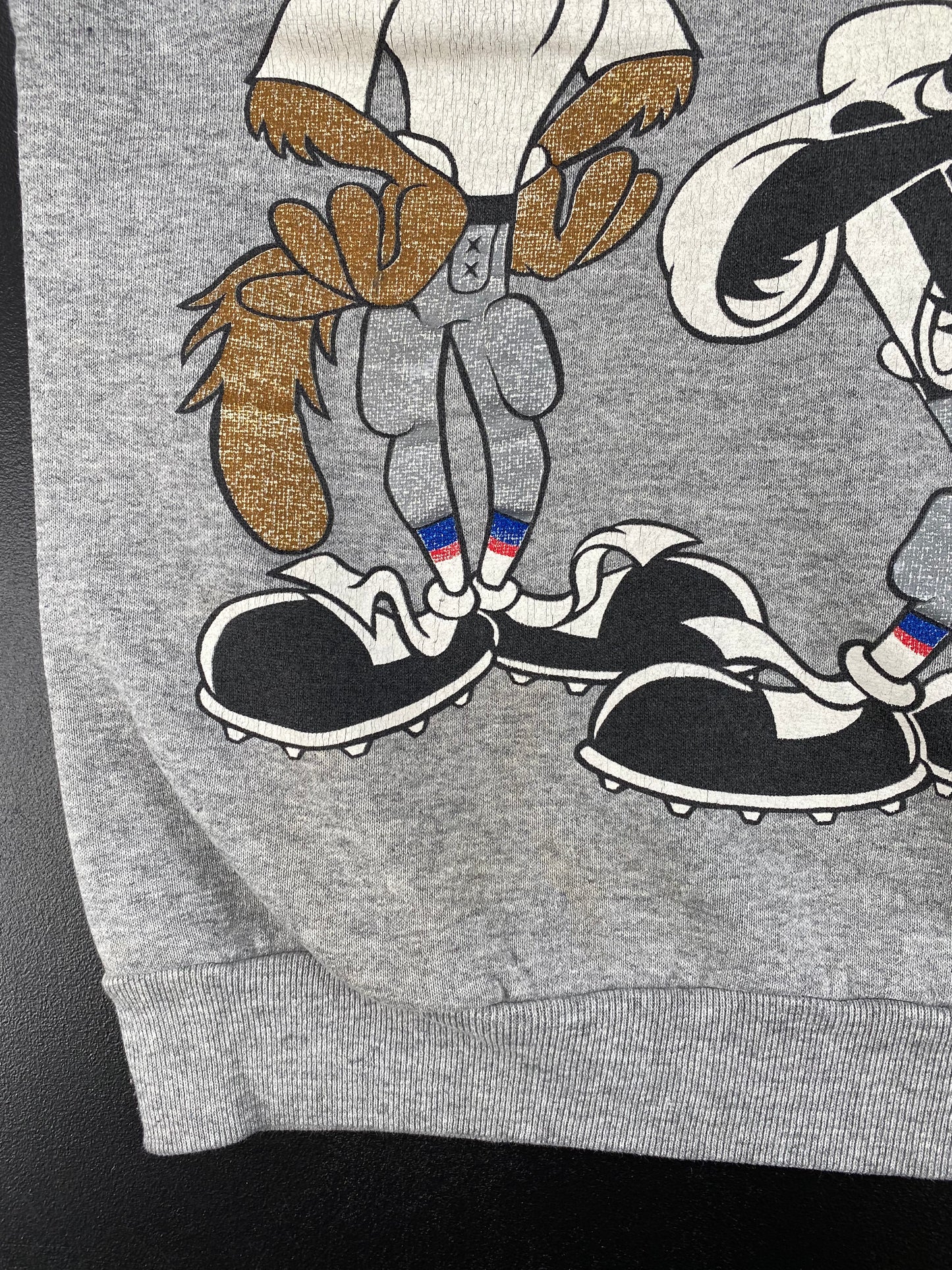 1994NEW ENGLAND PATRIOTS x LOONEY TUNES Made in USA Size L Vintage NFL Sweat-shirt / A2422