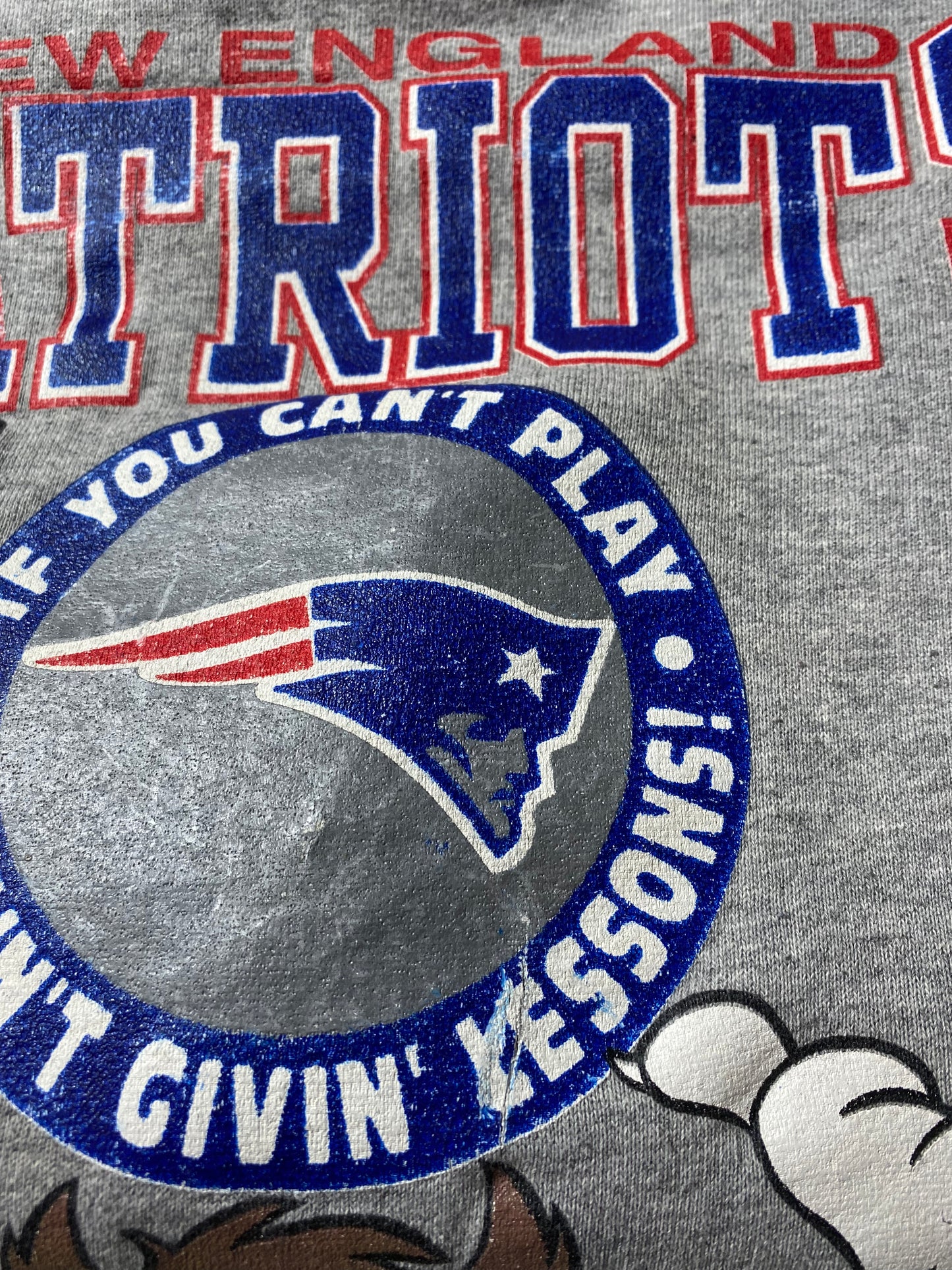 1994NEW ENGLAND PATRIOTS x LOONEY TUNES Made in USA Size L Vintage NFL Sweat-shirt / A2422