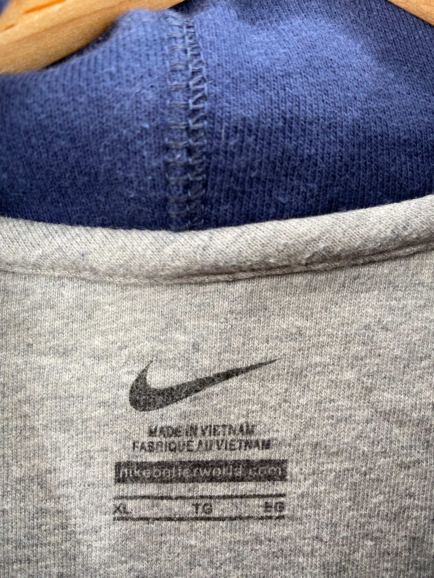 Vintage NIKE WEST VIRGINIA Size XL Vintage College Hoodie Sweat-shirt / A5544