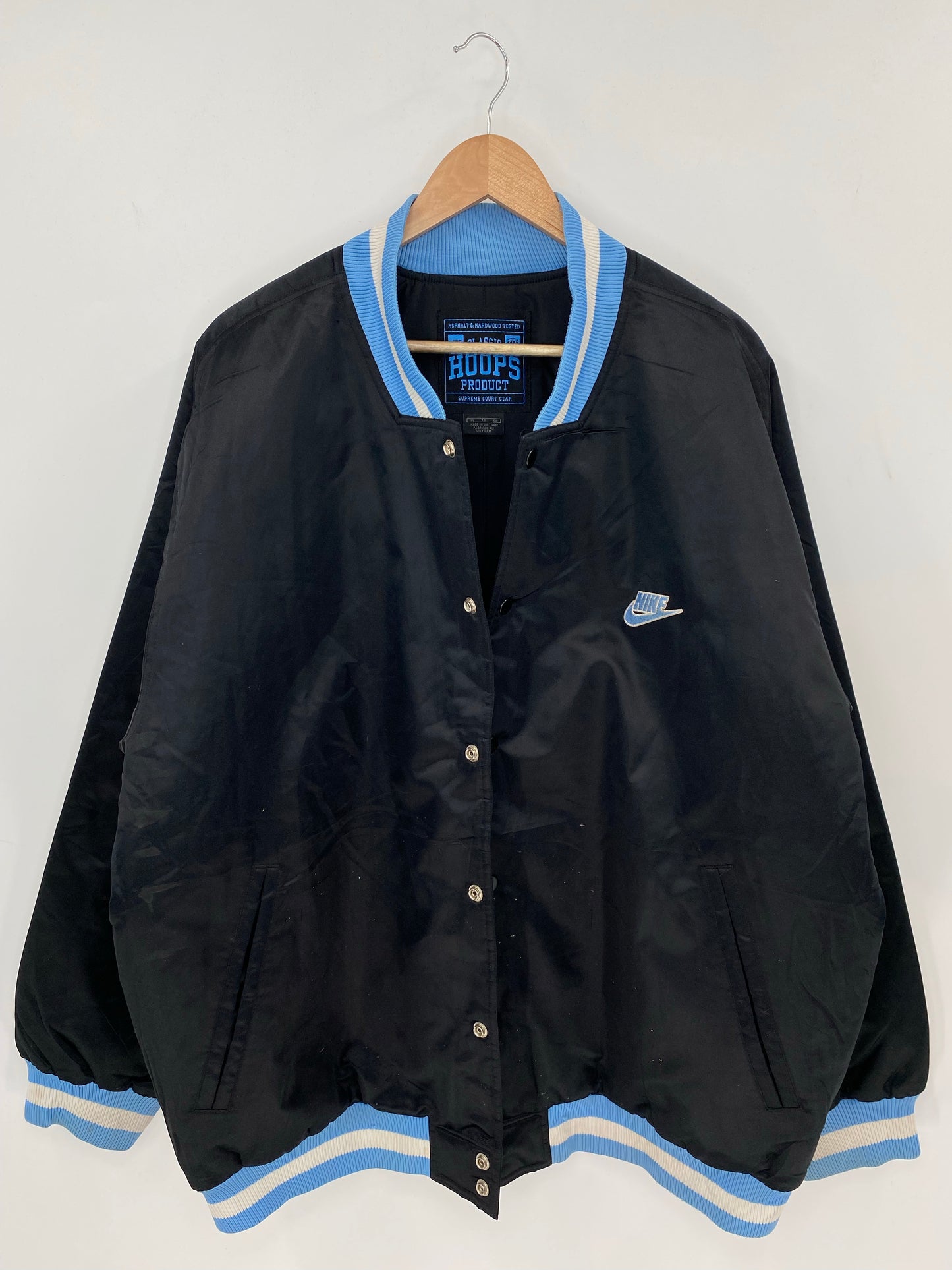 Vintage NIKE Size XL Padded Nylon Jacket  / K8028