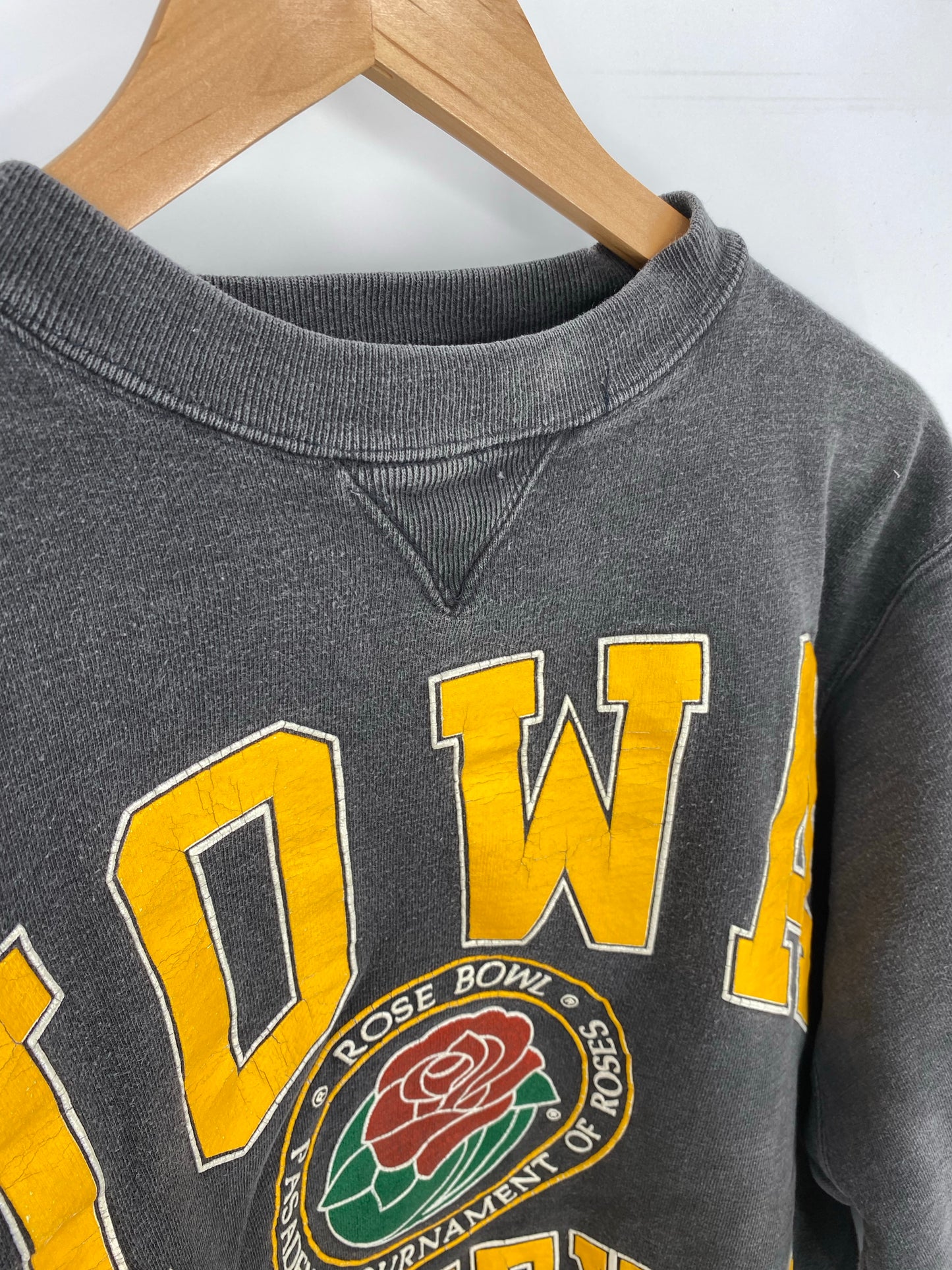 90’s IOWA HAWKEYES Size L Vintage Sweat-Shirts/ K7103