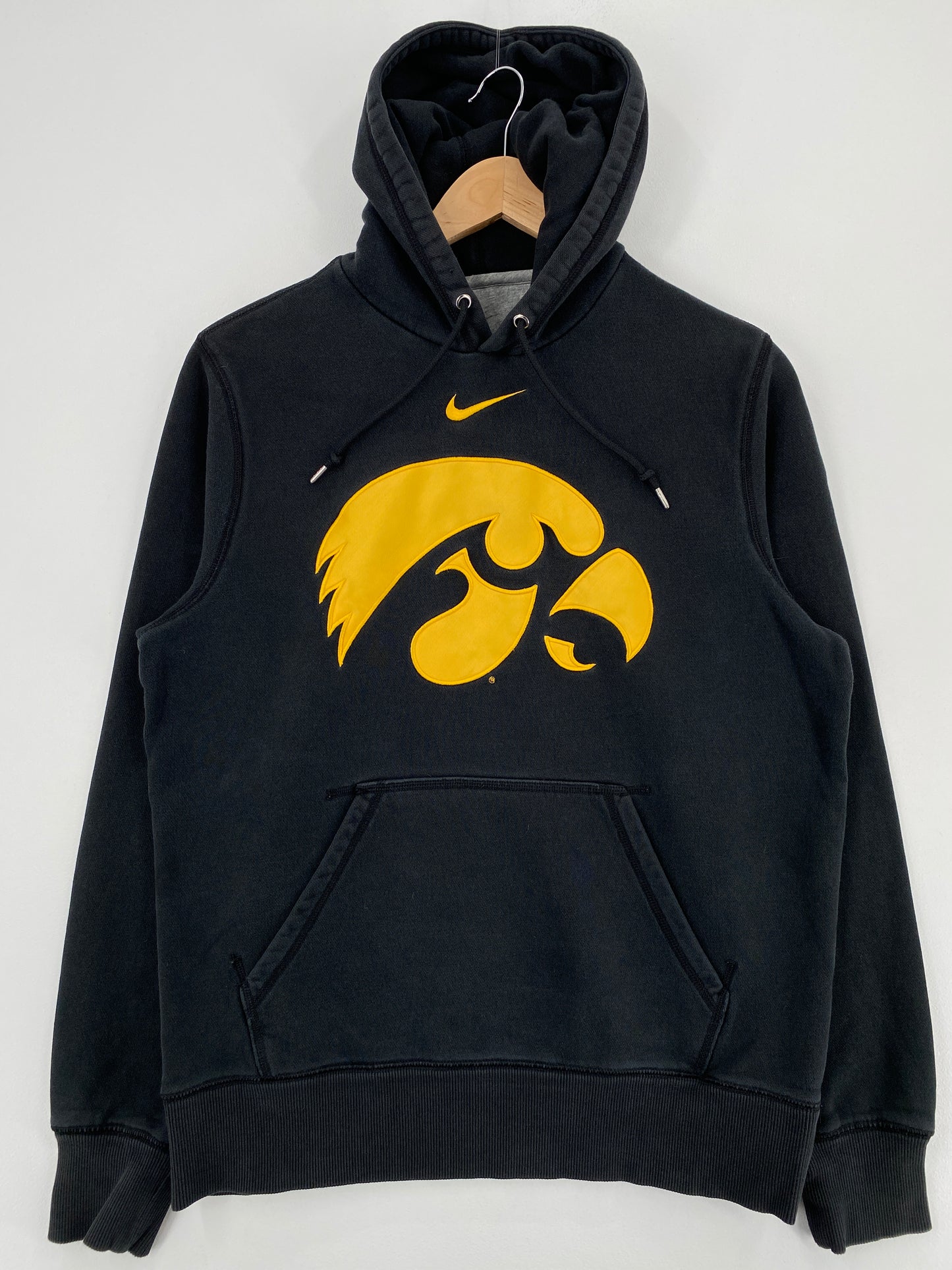 Vintage NIKE CENTER SWOOSH IOWA Size M College Hoodie Sweat-Shirt / A4027