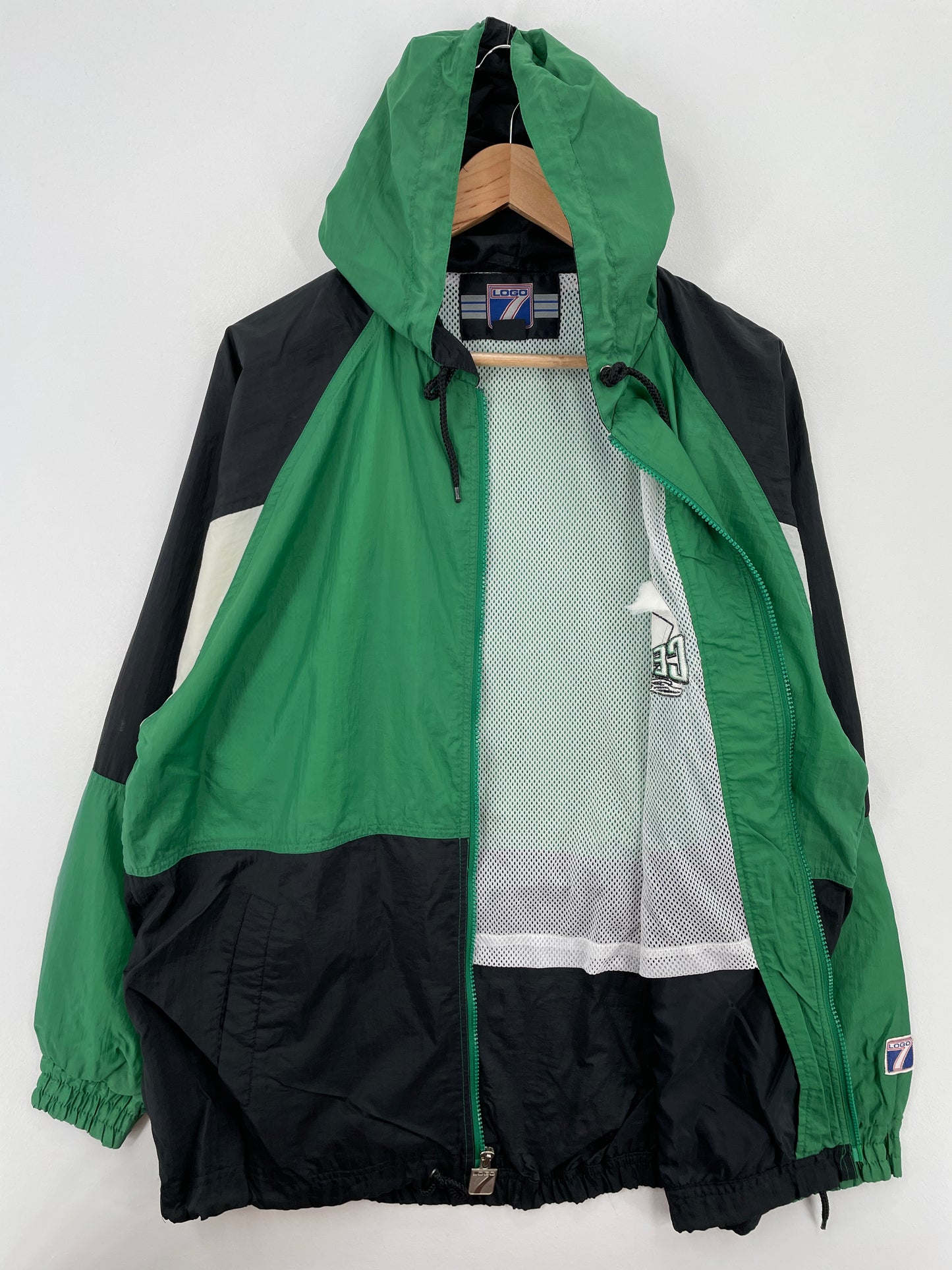 90's BOSTON CELTICS Size M Vintage NBA Nylon Jacket / A6840