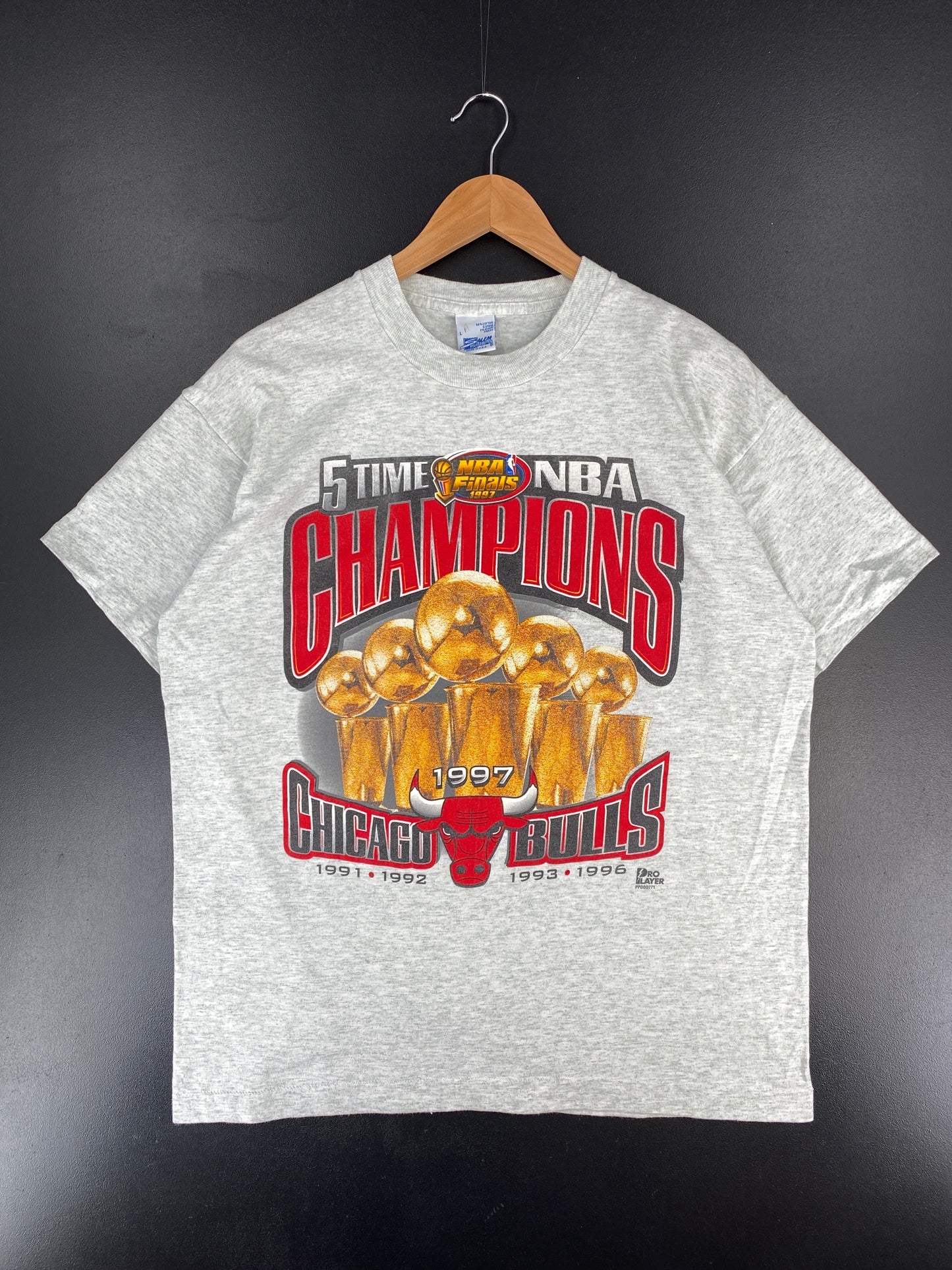 1997 SALEM x CHICAGO BULLS NBA FINALS Made in USA Size L Vintage NBA T-Shirt / E6095T