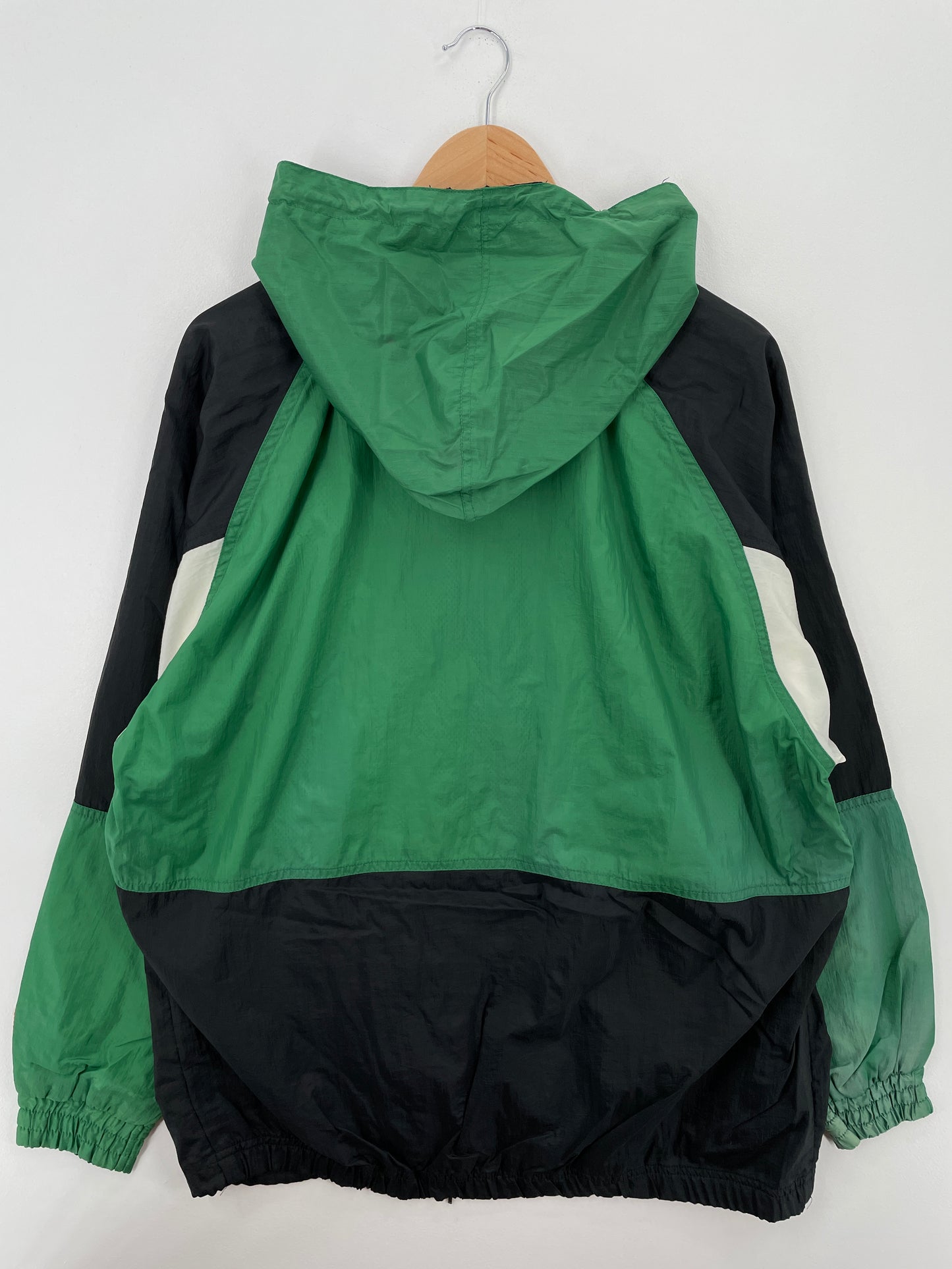 90's BOSTON CELTICS Size M Vintage NBA Nylon Jacket / A6840