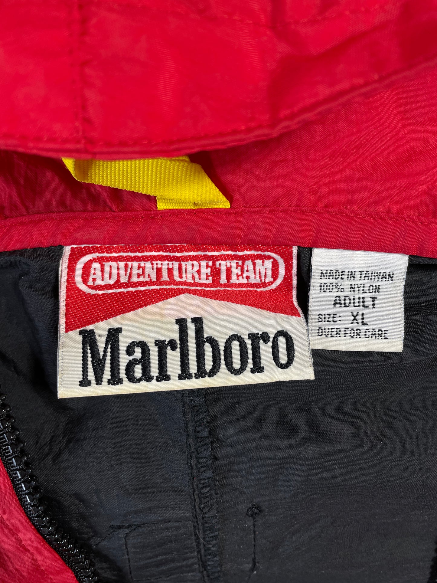90’s MARLBORO Size XL Nylon Jacket / A9113