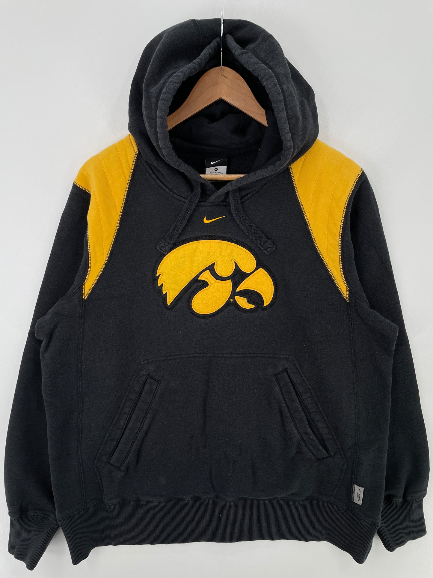 Vintage NIKE x IOWA Size M Vintage Hoodie College Sweat-shirt / A9797