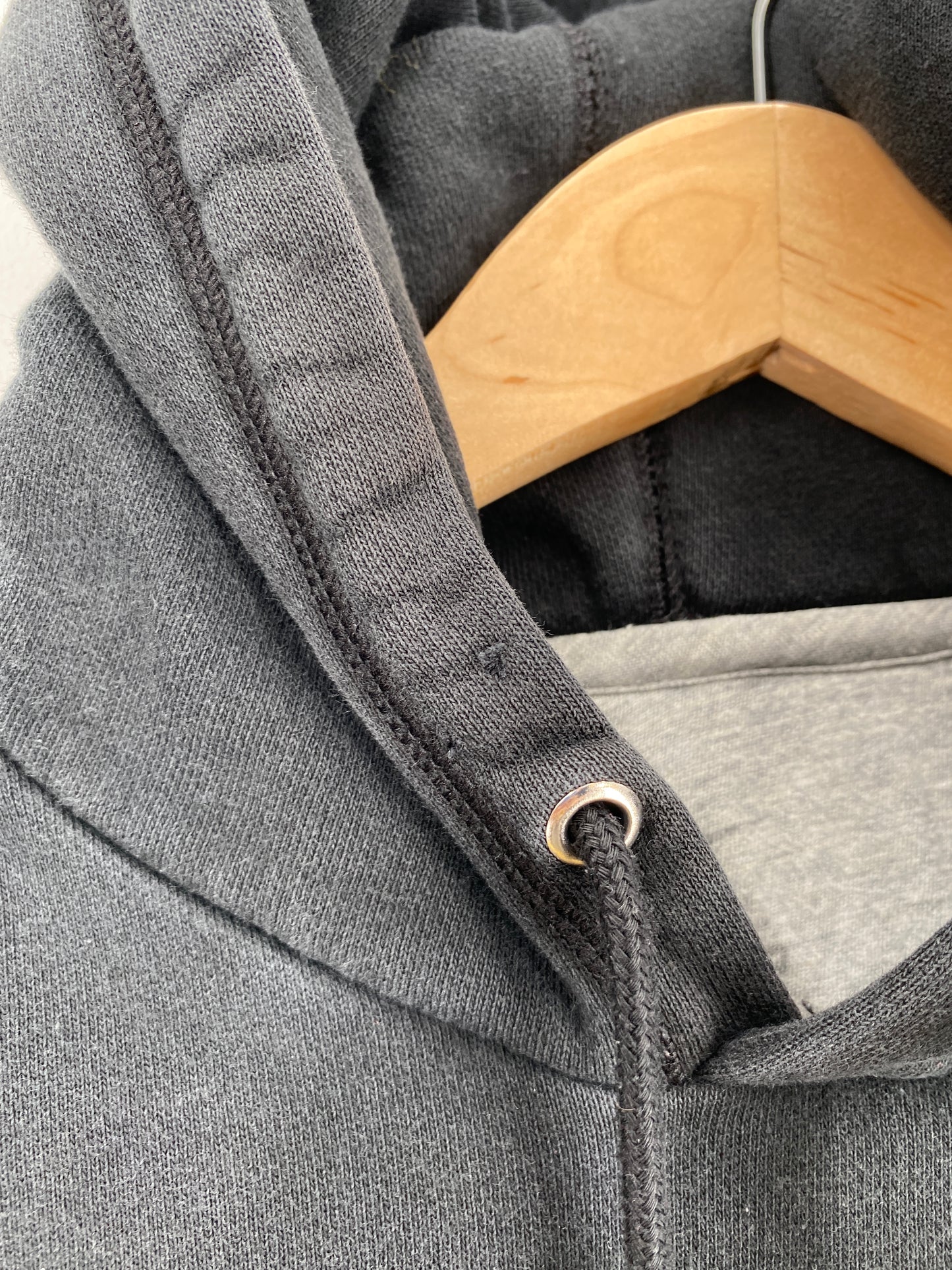 Vintage NIKE CENTER SWOOSH IOWA Size M College Hoodie Sweat-Shirt / A4027