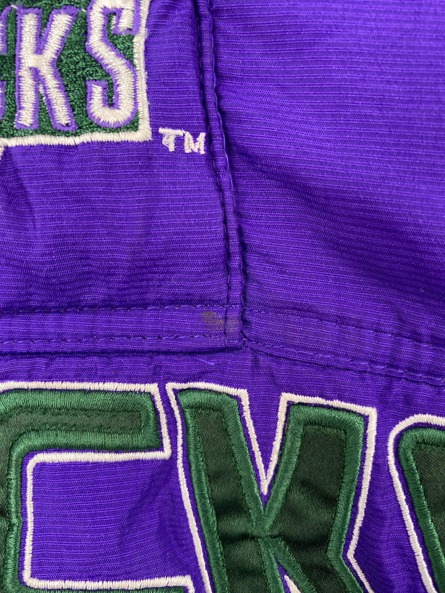 90's STARTER x MILUWALKEE BUCKS Size L Vintage NBA Nylon Jacket / A8763