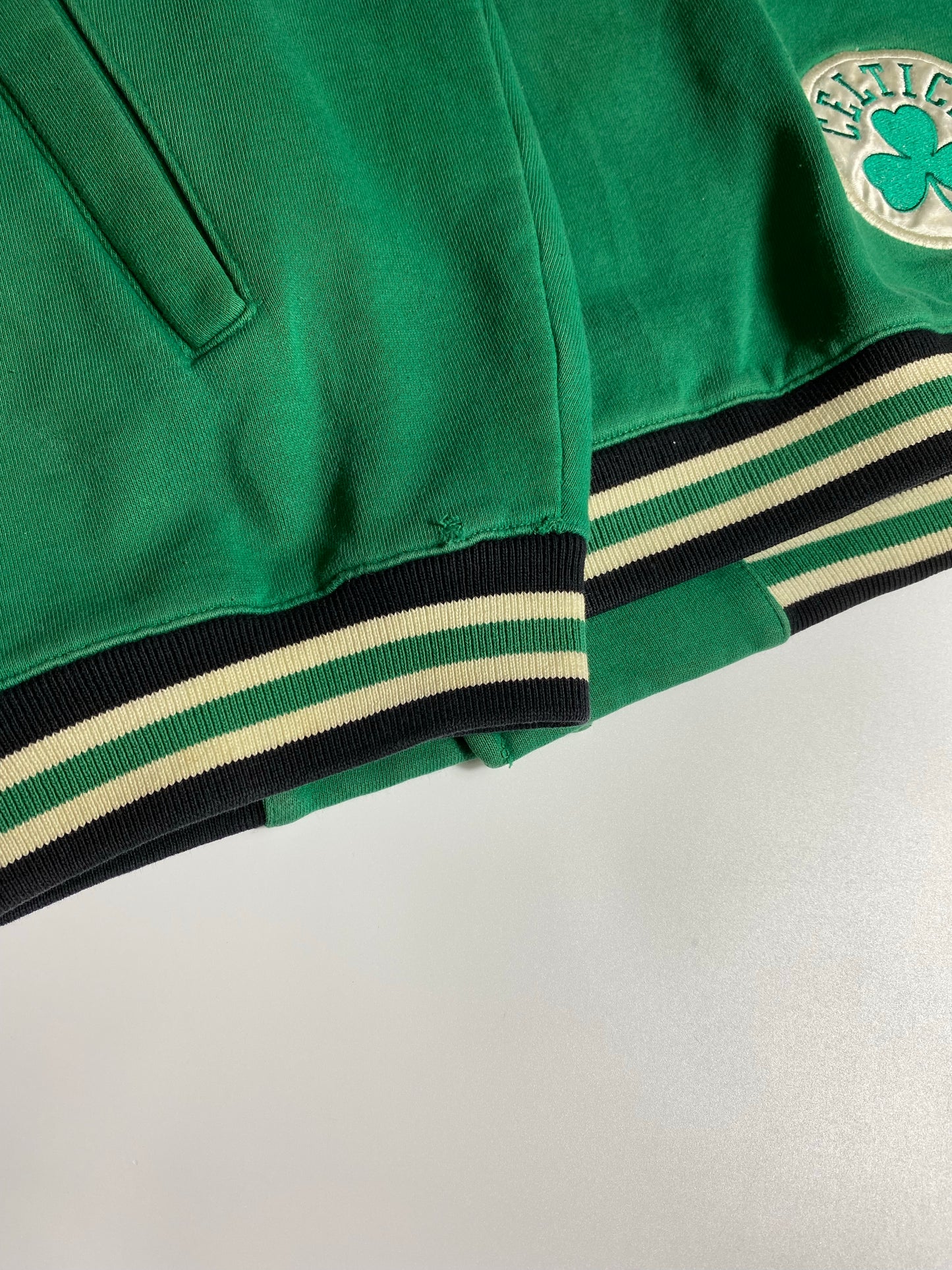 Vintage BOSTON CELTICS Size XL Vintage NBA Hoodie Sweat Outerwear / K8968