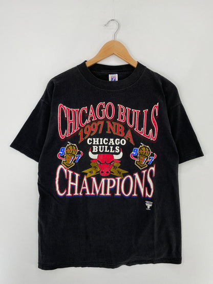 1997 CHICAGO BULLS Size XL Vintage NBA T-shirt / E1297T