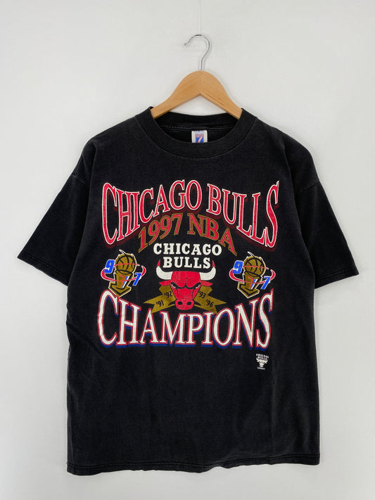 1997 CHICAGO BULLS Size XL Vintage NBA T-shirt / E1297T