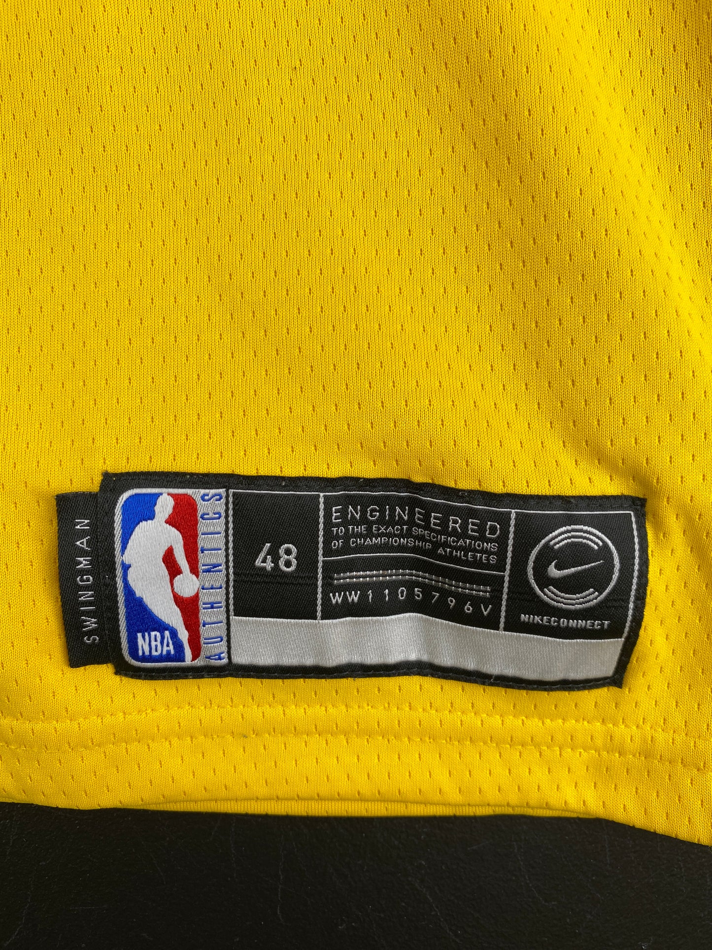 .Vintage NIKE x LOS ANGELES LAKERS LEBRON JAMES Size 48 L Vintage NBA Jersey / A5460