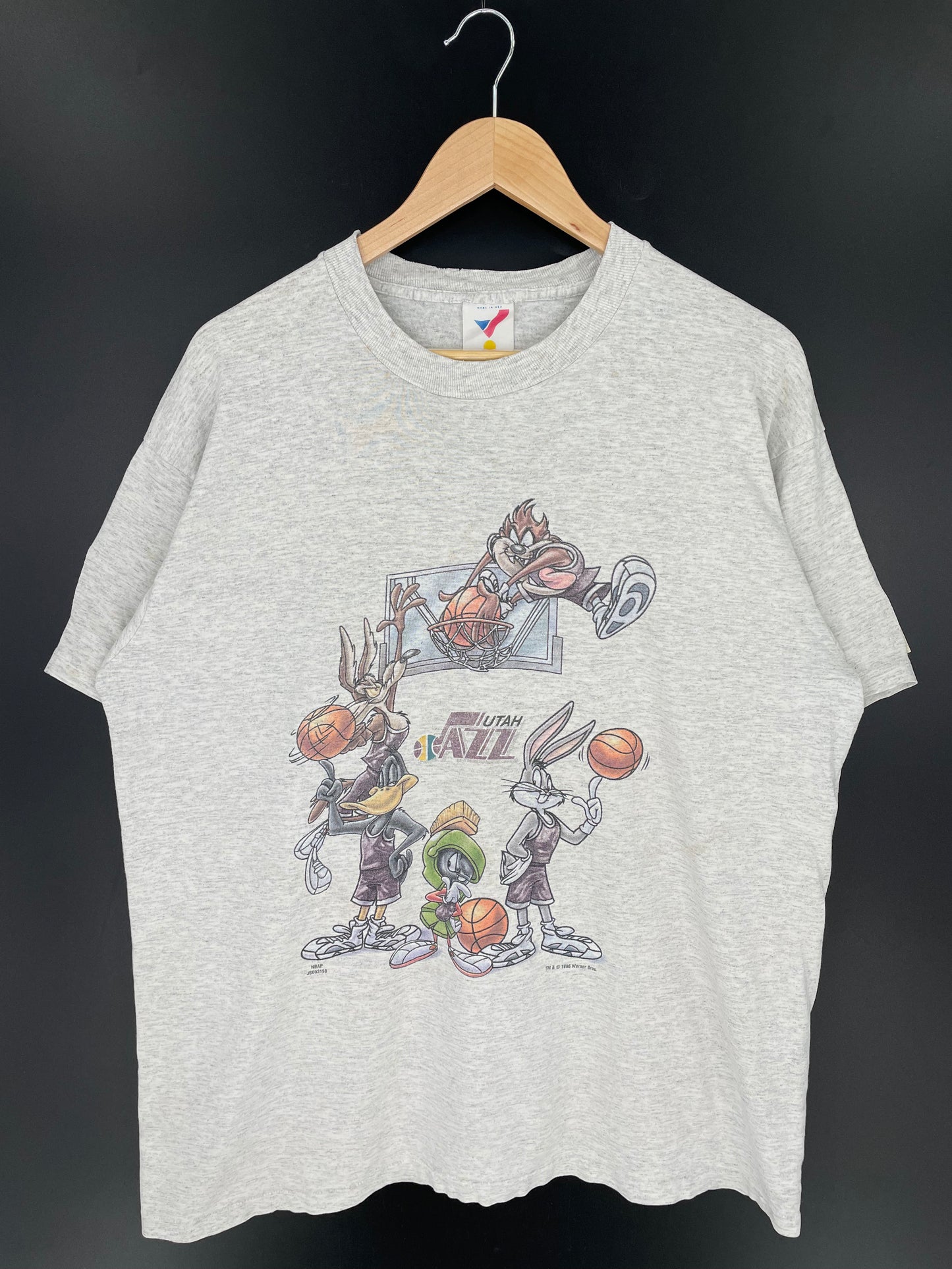 1996 UTAH JAZZ x LOONEY TUNES Made in USA Size XL Vintage NBA T-shirt / A126