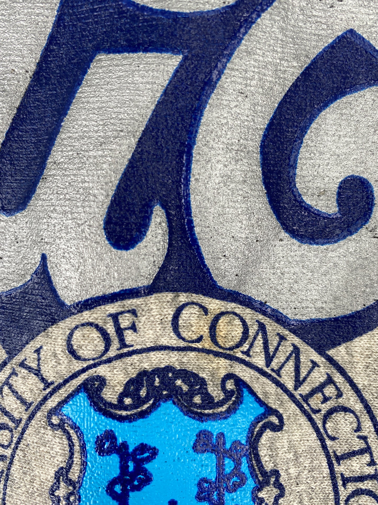 90’s UNIVERSITY OF CONNECTICUT Made in USA Size L Vintage College Sweat-Shirt / A4948