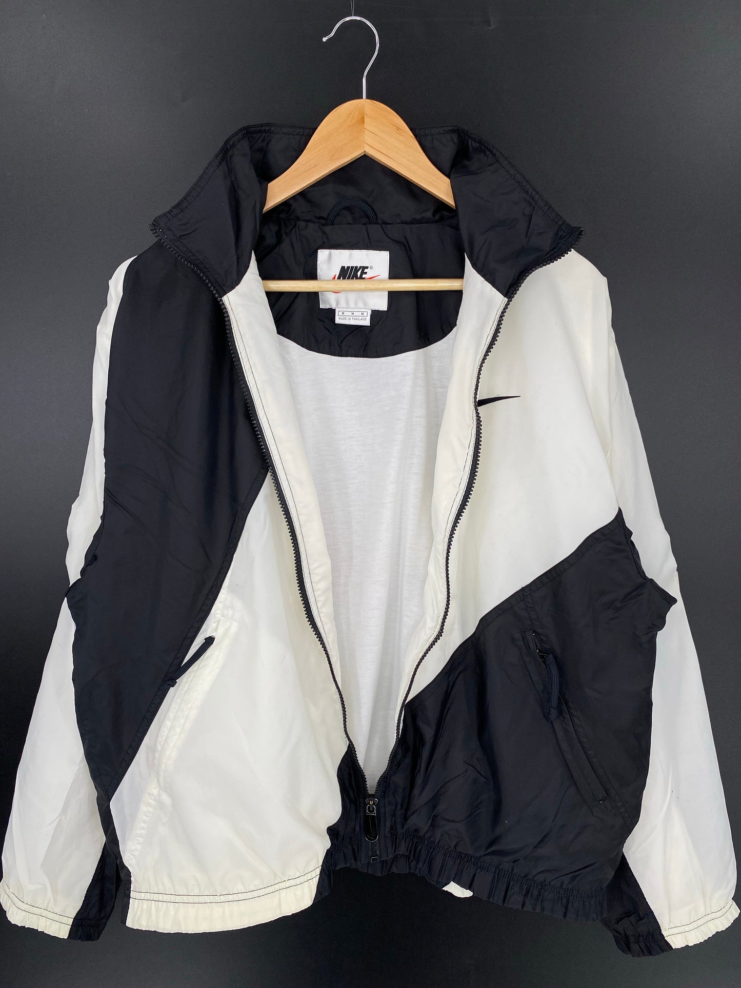 90’s NIKE Size M Vintage Zip-up Nylon Jacket  / A8206