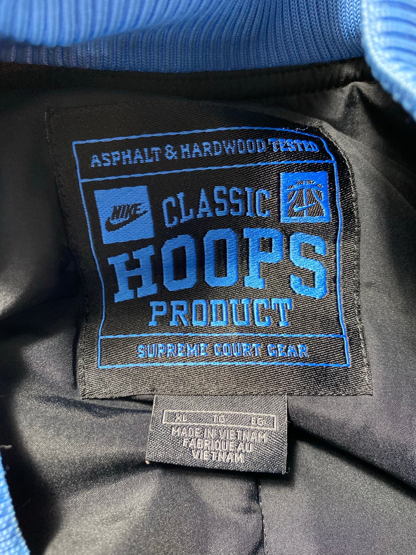 Vintage NIKE Size XL Padded Nylon Jacket  / K8028