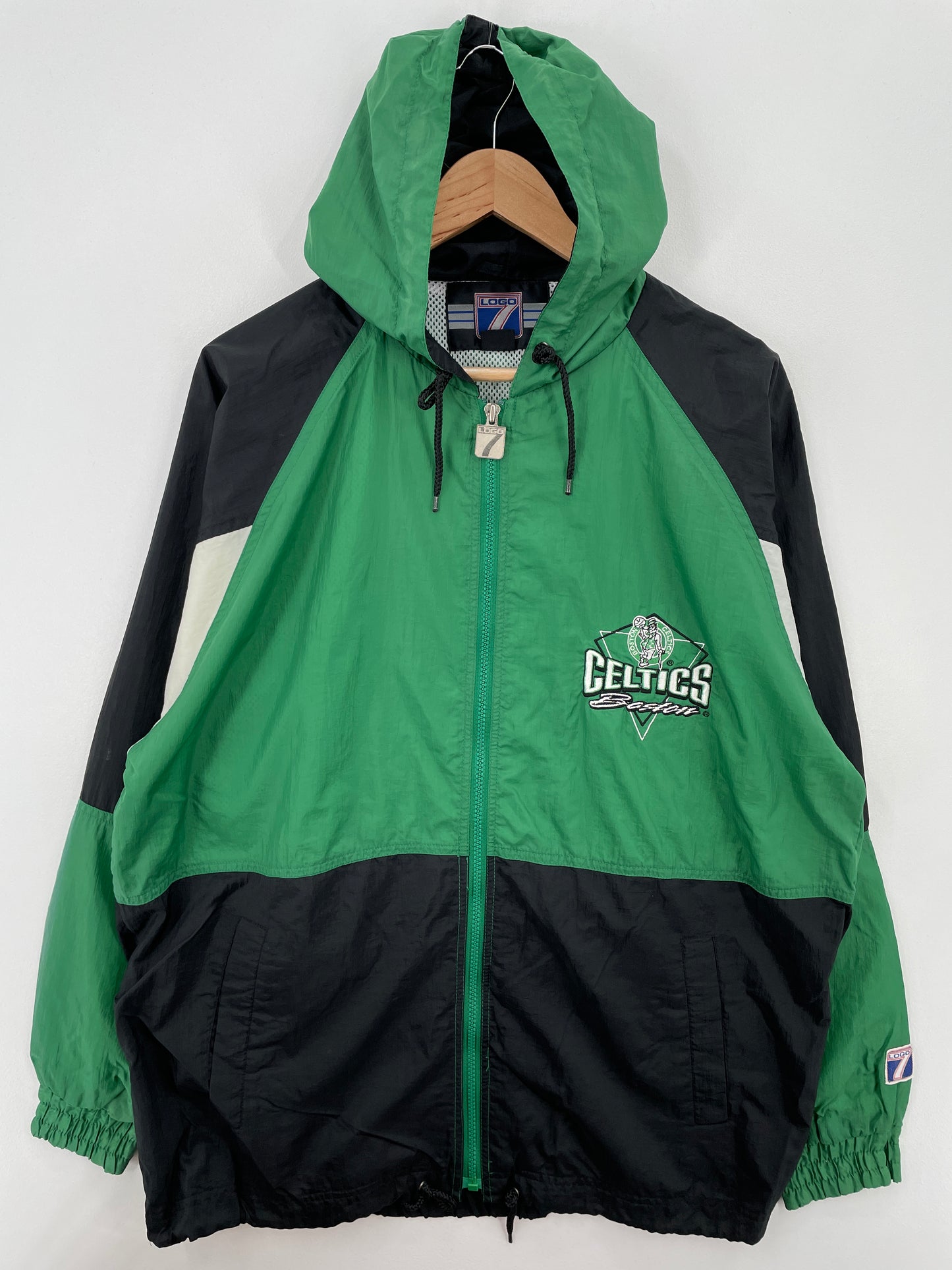 90's BOSTON CELTICS Size M Vintage NBA Nylon Jacket / A6840